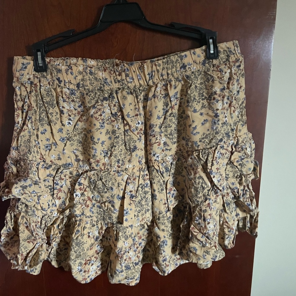 Skirt,tan with flowers